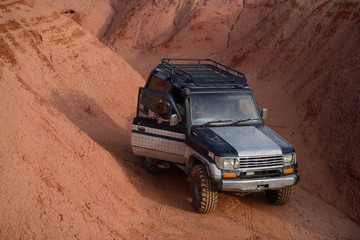 SUV in the desert overcomes obstacles