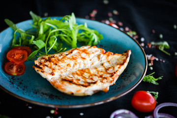 grilled chicken breast & rucola salad