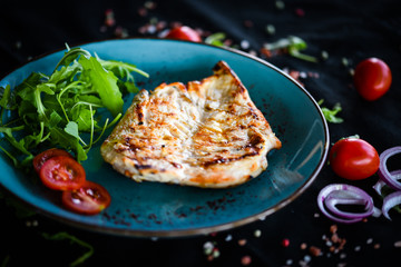 grilled chicken breast & rucola salad