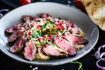 lebanese humus with grilled beef & lebanese bread