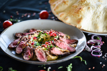 lebanese humus with grilled beef & lebanese bread
