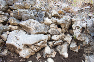 Granular limestone rock surface. Roe stone rock surface. Limestone crag texture. Roe-stone crag face. Limestone stone surface desktop pattern. Calcite crag idle screen. Calcspar reef desktop backdrop