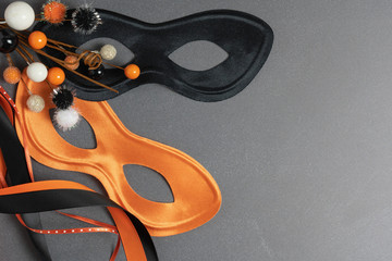 Obraz premium trick or treat background with an orange and a black mask, ribbons and a novelty ball decoration with copy space