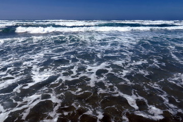 Vagues sur la plage.