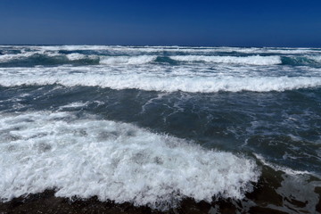 Vagues sur la plage.
