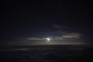 Fototapeta na wymiar 富士山より月の出