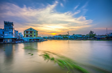 Obraz premium Sunset landscape on the beautiful riverbank the Mekong Delta in Soc Trang, Vietnam