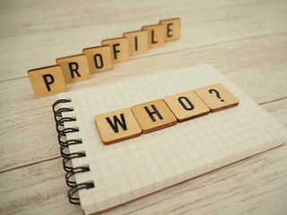 木製ブロックでプロフィールと誰？という単語