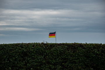 Die deutsche Nationalflagge im Wind