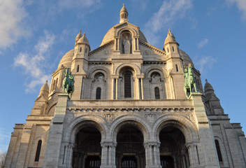 Fototapeta na wymiar Sacre Coeur Basilica in Paris