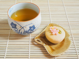 Hot tea with cake