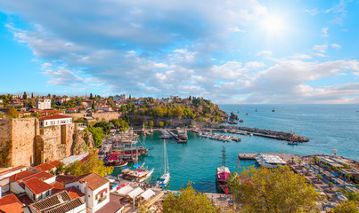 Naklejka premium Antalya kaleici lub stare miasto z portem starego miasta - Antalya, Turcja
