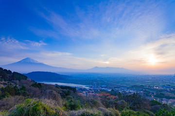 Fototapeta na wymiar 富士山と日の出、静岡県富士市にて