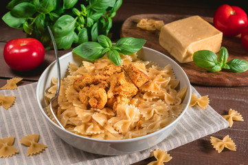 Farfalle pasta with chicken and cheese