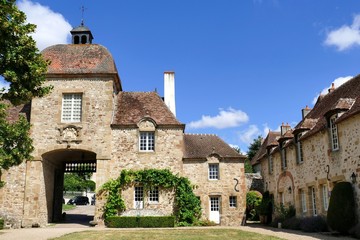 Fototapeta na wymiar Entrée du prieuré bénédictin de Souvigny, Allier, France