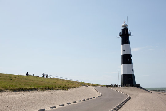 Leuchtturm am Sandstrand