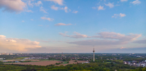 Fototapeta na wymiar Panorama auf das Ruhrgebiet von der Halde Rheinpreußen aus der Luft