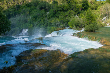 Naklejka na ściany i meble Die Wasserfälle im Krka Nationalpark Kroatien