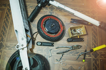 repair of an electric scooter in a workshop. Short circuit wheel motor.