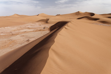 Fototapeta na wymiar Wydmy na Saharze, Maroko