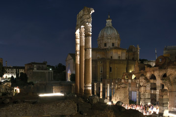 Fototapeta na wymiar Forum of Caesar in rome italy by night