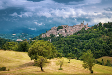 Fototapeta na wymiar Urbino, Italy - Scenic View of the Hillside Area and the Historic Town of Urbino (UNESCO World Heritage)