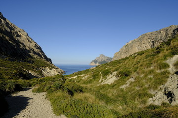 Landschaft und Steilküste im Vall de Bóquer  auf der Halbinse Formentorl, Mallorca, Balearen, Spanien