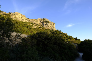Fototapeta na wymiar Landschaft und Steilküste im Vall de Bóquer auf der Halbinsel Formentor , Mallorca, Balearen, Spanien