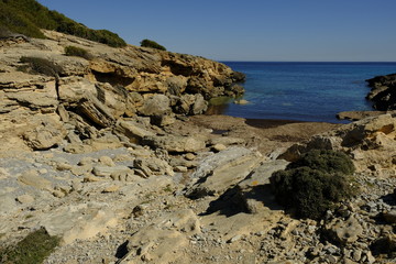 Fototapeta na wymiar Die Felsenküste zwischen der Cala Estreta und Cala Torta auf der Halbinsel Llevant im Naturpark Llevant, Mallorca, Balearen, Spanien
