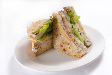 A sandwich club, also called a clubhouse sandwich, is a sandwich of bread, sliced ​​cooked poultry, or fried bacon, lettuce, tomato, and mayonnaise.