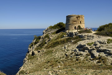 Fototapeta na wymiar Der Wachturm Torre d’Albarca auf der Halbinsel Llevant im Naturpark Llevant, Mallorca, Balearen, Spanien