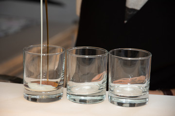 Liqueur in 2 different colors
