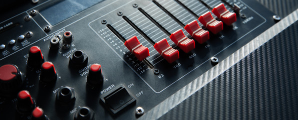 Audio mixing console