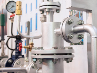 Flanges for connecting piping systems with bolts and nuts