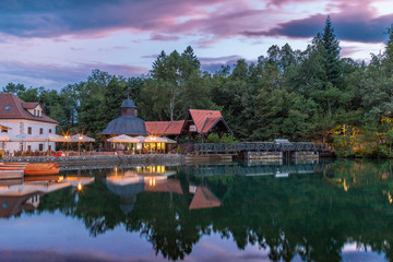 Obraz premium Sunset on the lake of Preddvor, Hrib, Slovenia