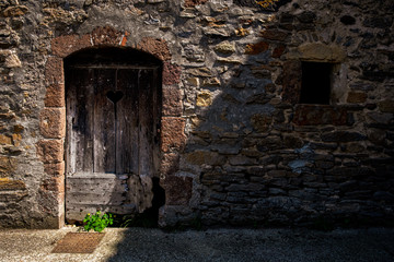 Obraz premium Door and window with heart in old french stone wall