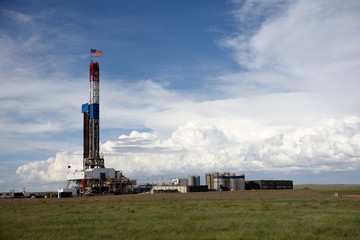 Fototapeta na wymiar Crude oil exploration well site and drilling rig, with clouds and sky in the oil-rich Powder River Basin, Wyoming