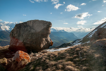 Young woman bouldering in the swiss alps - obrazy, fototapety, plakaty