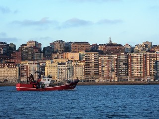 Fototapeta premium Pesqueros en la Bahía de Santander