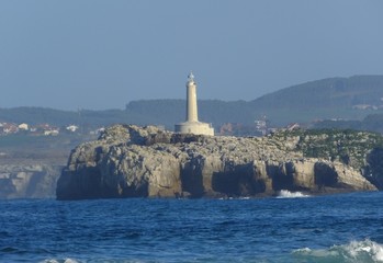 Faro en Isla de Mouro, Santander