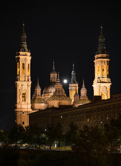 Fototapeta na wymiar View of Basilica Pilar and Ebro river in Zaragoza , Spain.