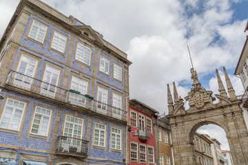 Fototapeta na wymiar Façades colorées à Braga, Portugal