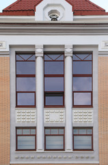 Obraz premium Wall of vintage building with beautiful windows
