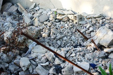 The earthquake caused the house to collapse