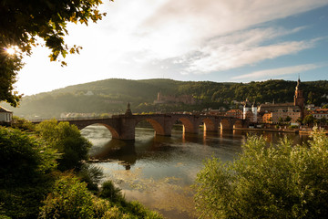 Heidelberg Panorama mit Alter Brücke, Schloß und Altstadt in Sonnen Morgenlicht