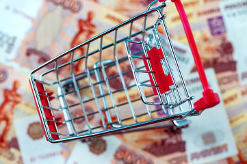 grocery cart on the money, Russian money, five thousand rubles, the background image