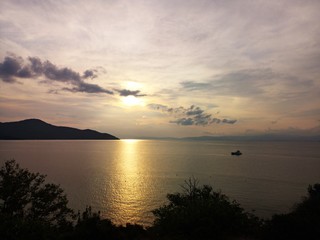 Fototapeta na wymiar Golden sunset over the sea