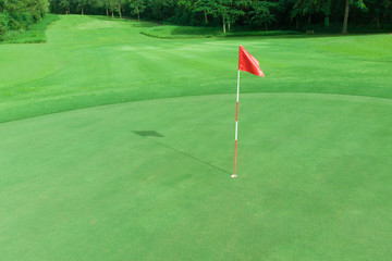 Obraz premium View of Golf Course with Green and Fairway