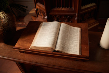 St Peter Cathedral Geneva Inside