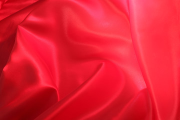赤いサテンの布